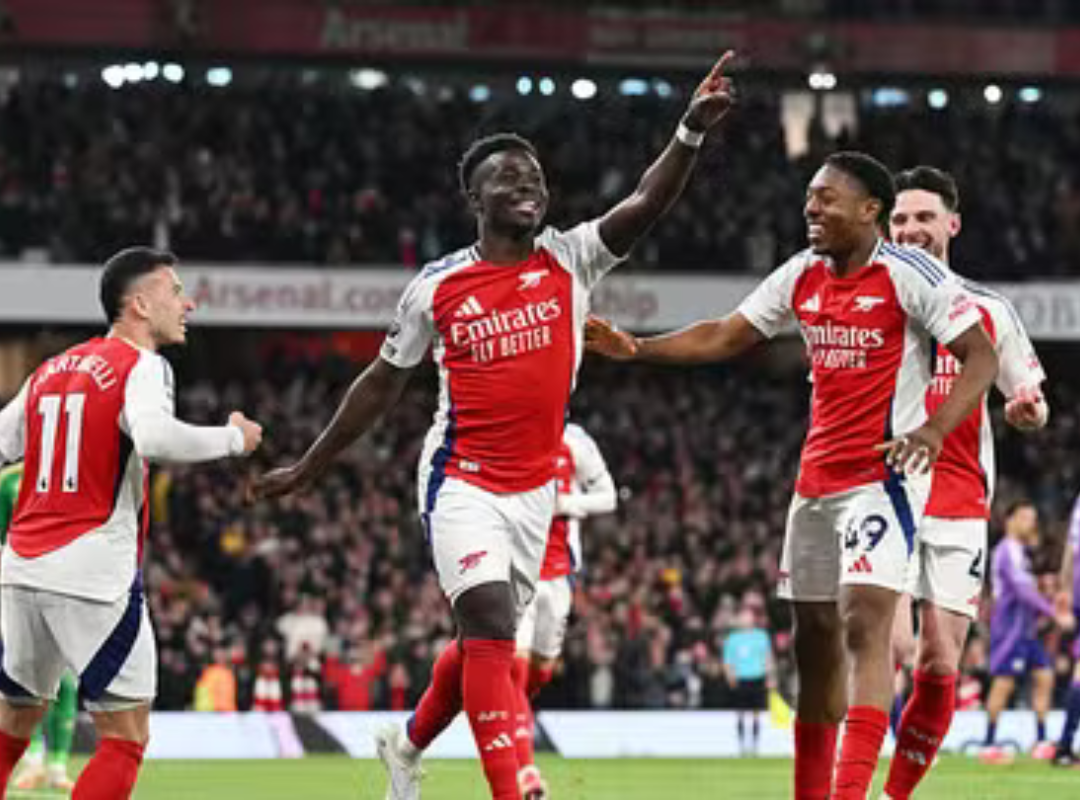 Arsenal supera Fulham e mantém vivo sonho do título
