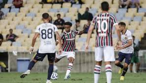 Fluminense vence Aparecidense com gol no final, mas deixa torcida inquieta