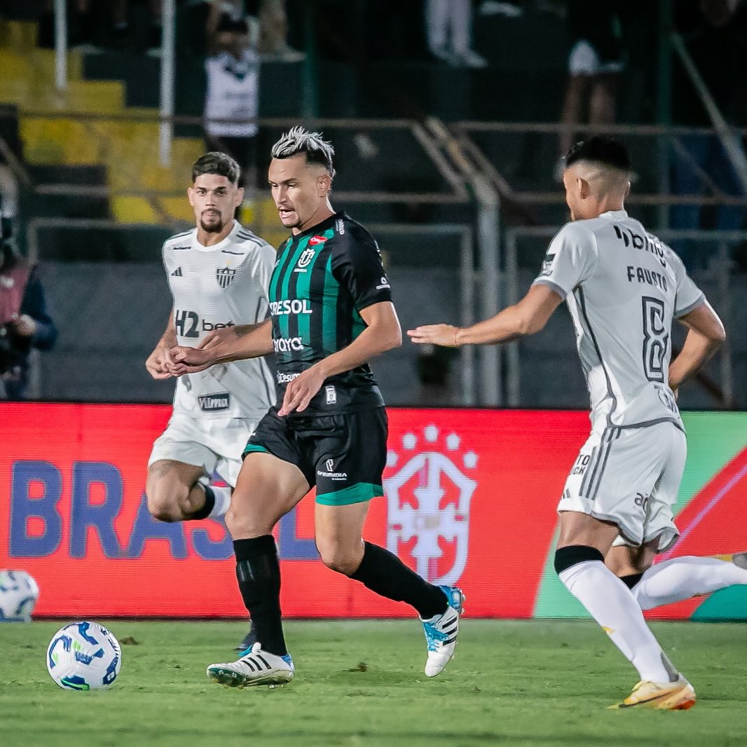 Polêmica e empate marcam partida acirrada entre Maringá e Atlético-MG