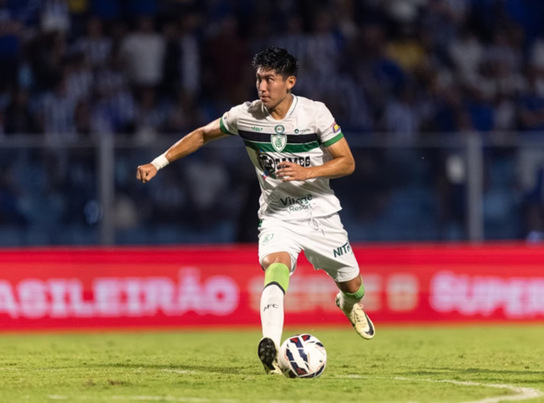 Jogador do América MG é preso por injúria racial após partida da Série B