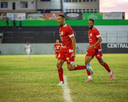 Estreia de Salatiel ilumina a vitória do América após superar revés de saúde