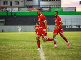 Estreia de Salatiel ilumina a vitória do América após superar revés de saúde