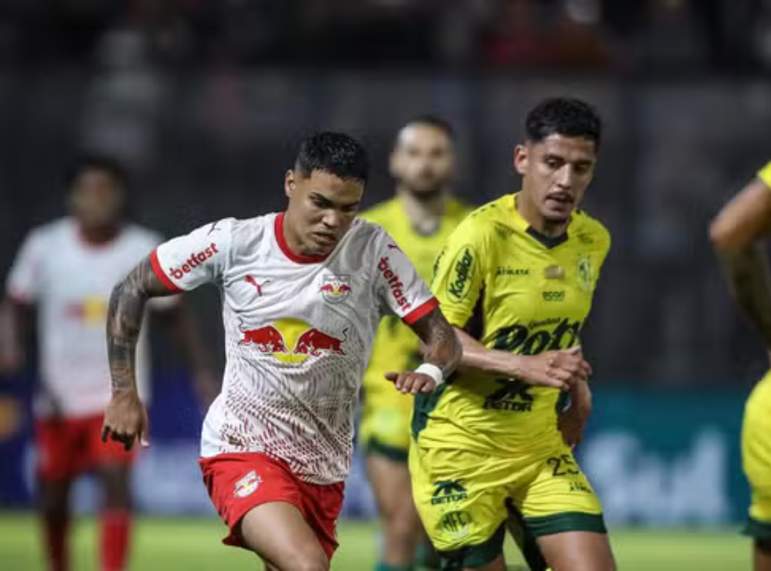 Isidro Pitta garante vitória tardia e Bragantino cola no líder no Brasileirão