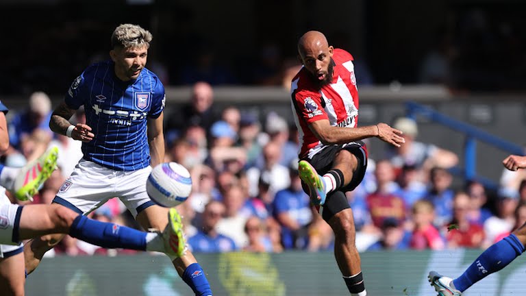 Brentford vence fora de casa e complica situação do Ipswich Town na Premier League