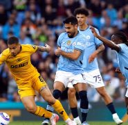 Vitória magra do Manchester City mantém pressão na Premier League