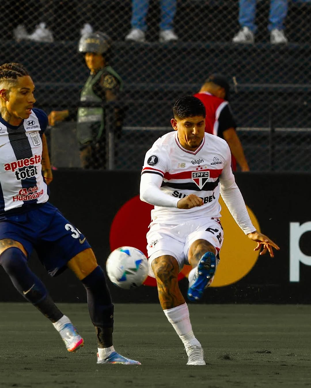 São Paulo domina em Lima e dispara na liderança do Grupo D